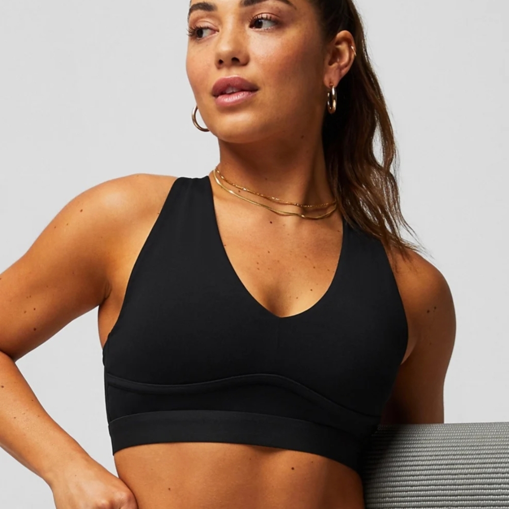 Fabletics All Day Everyday Medium Sports Bra No Pads But Has Spots for t…
